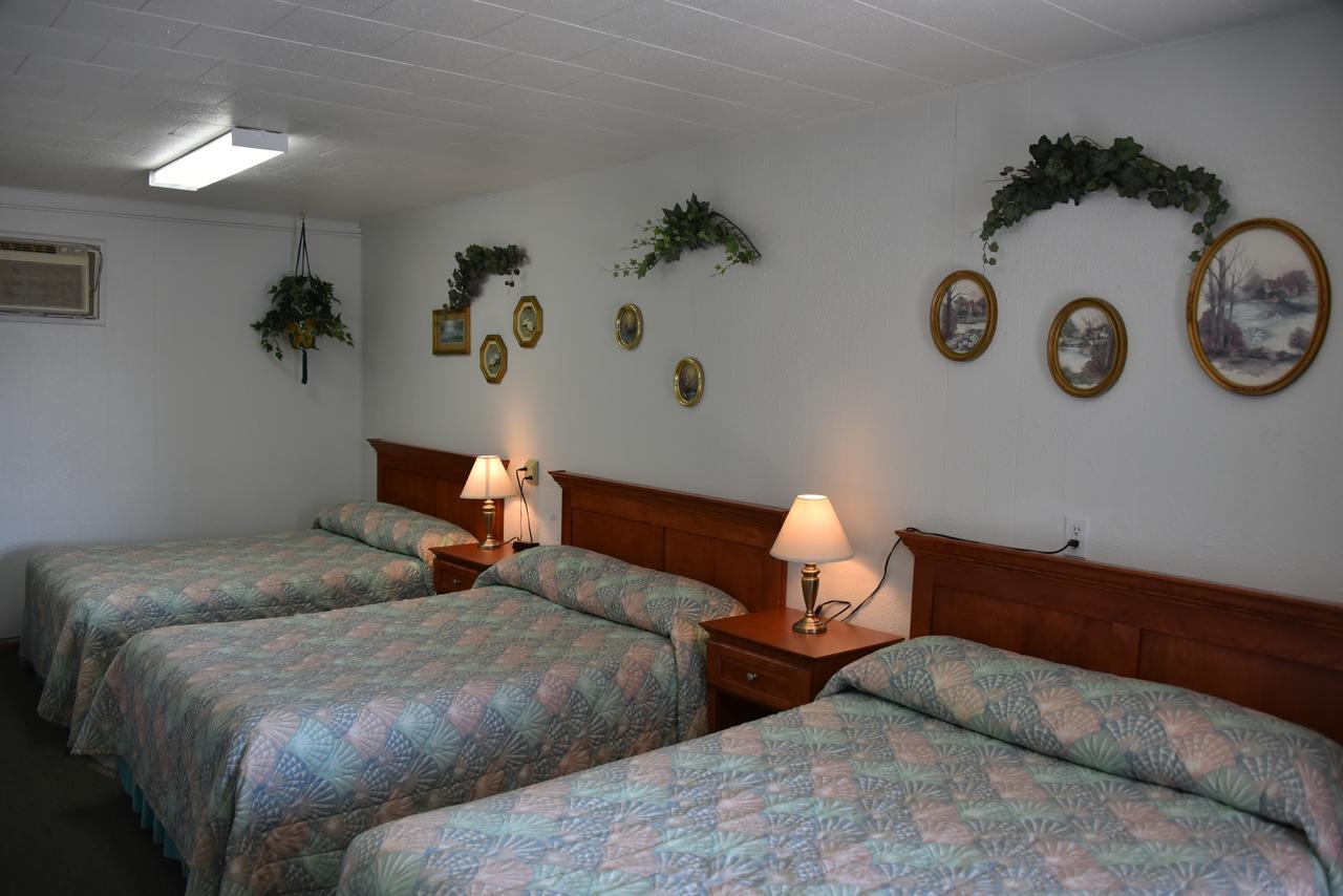 Royals Inn Motel Malta Exterior photo