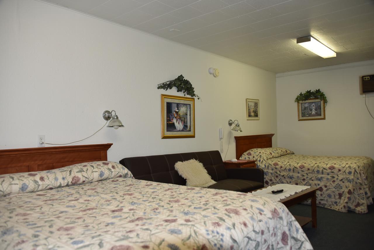 Royals Inn Motel Malta Exterior photo